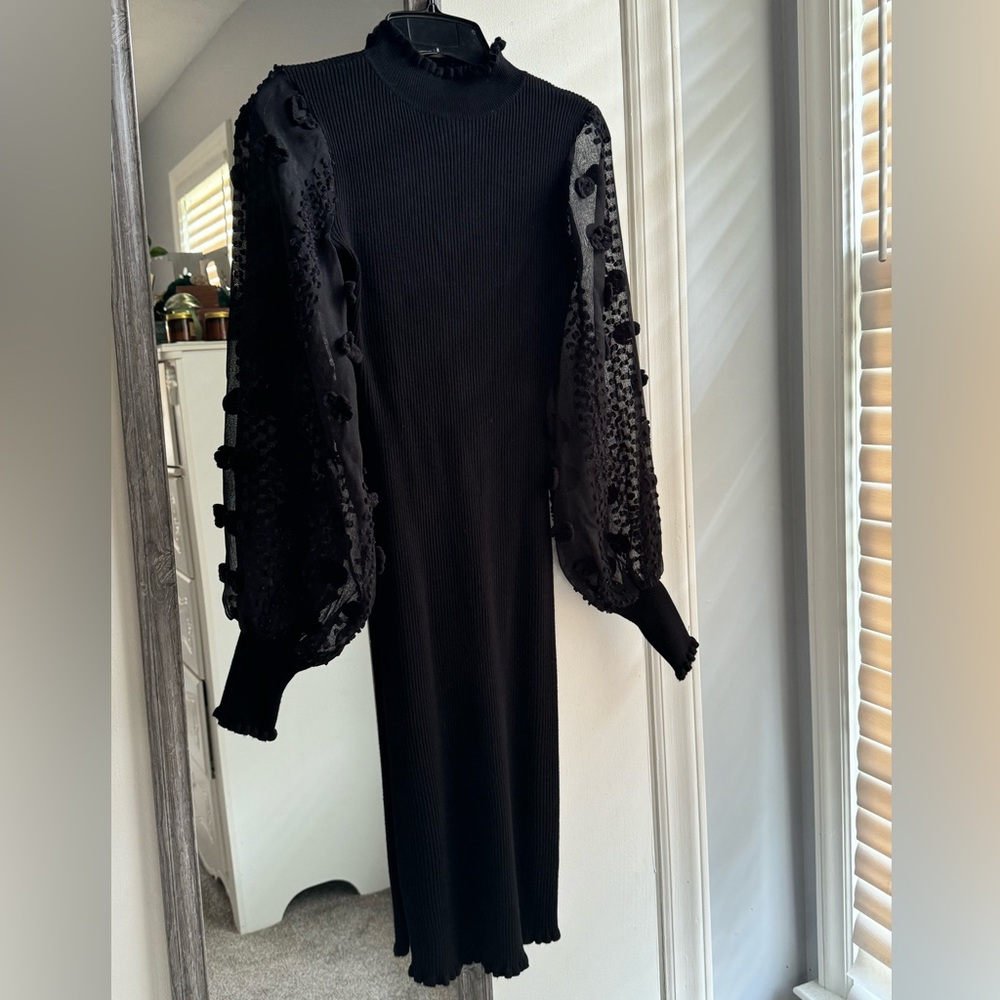 Bodycon black dress with flared sleeves